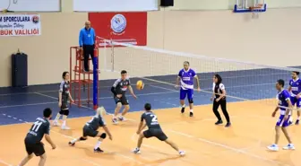 Kurumlar arası Voleybol turnuvası büyük ilgi görüyor