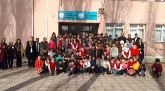 Öğrencilerden kardeş okula yardım