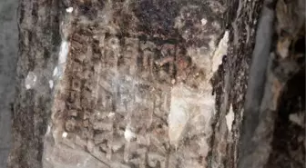 Kaya mezarlarda Süryanice kitabeler bulundu