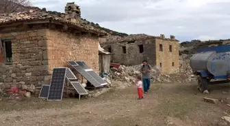 (Özel) 37 yıl önce terk edilen köyde bir tek onlar kaldı