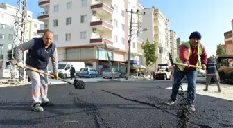 Erdemli'de asfalt çalışmaları devam ediyor