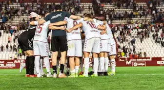 Futbolcuya hakaret edildi, hakem maçı yarıda kesti!