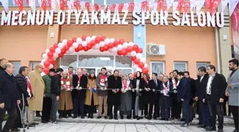 Mecnun Otyakmaz'ın ismi spor salonuna verildi