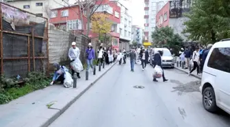 Toplum gönüllüsü 80 genç, Kanarya Mahallesi'nde atık topladı