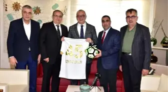 Akhisarspor'dan Büyükşehir Belediye Başkanı Ergün'e ziyaret