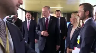 Cumhurbaşkanı Erdoğan, 'Hayat Devam Ediyor, Sanat Devam Ediyor' sergisini ziyaret etti