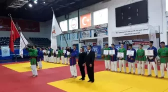 Kuraş aday hakemlik kursu Düzce'de yapıldı