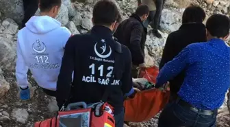 Sağlık ekipleri, dağ başında hastayı 4 kilometre taşıdı