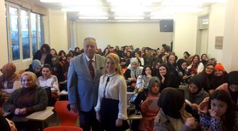 Üsküdar Üniversitesi'nde sigaranın zararları anlatılıyor