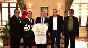 Akhisarspor yeni yönetiminden Vali Deniz'e ziyaret