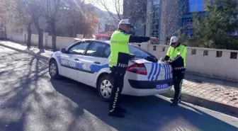 Gercüş'te trafik polisi, eşine ceza kesti