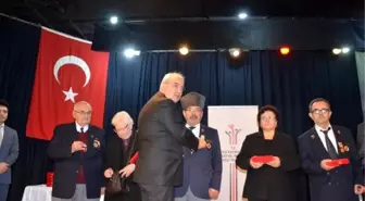 Kıbrıs Barış Harekatı gazilerine düzenlenen törenle madalyaları verildi