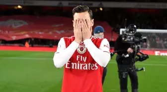 Mesut Özil’i PES’ten sildiler