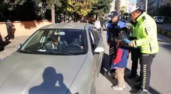 Nizip'te öğrencilerden sürücülere trafik kuralları uyarısı