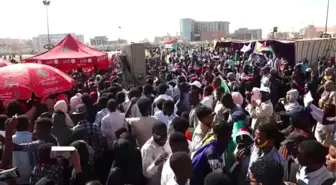 Sudanlılar 'Aralık Devrimi'nin birinci yılında sokakları doldurdu