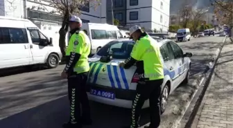 Trafik polisi, eşine ceza yazdı