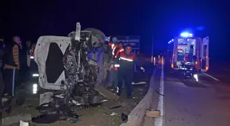 Adana'da iki otomobilin çarpışması sonucu 1 kişi öldü, 4 kişi yaralandı