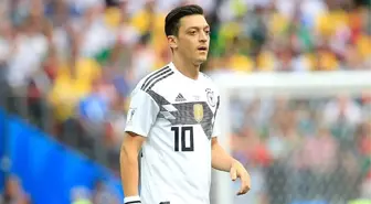 Çin'in Uygur politikasını eleştirisiyle gündem olan Mesut Özil'in futbol kariyerinde 25. yılı