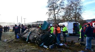Kamyon çarpan otomobildeki çift yaşamını yitirdi