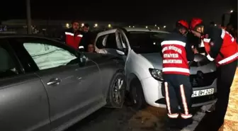 Sakarya'da iki otomobil kafa kafaya çarpıştı: 5 yaralı