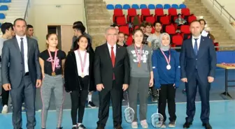 Erdek'te 'Liselerarası Badminton Turnuvası' sona erdi