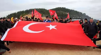 Beypazarı'nda 1900 metre rakımlı tepeye 'Bayrak ve Şehitlere Saygı Yürüyüşü'