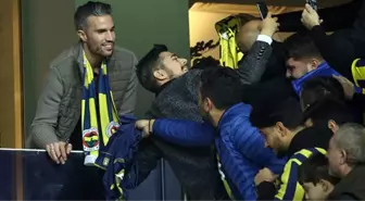 F.Bahçe'de Van Persie sürprizi! İstanbul'a geldi