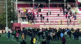 Kartal'da amatör maçta taraftarlar telleri kırıp birbirine girdi