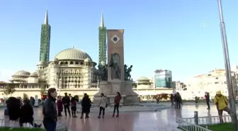 Sarıkamış şehitleri için Taksim'de nöbet tuttular