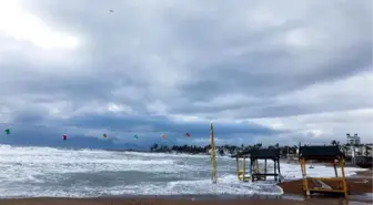 Antalya'da dev dalgalar, falezleri dövdü (4)