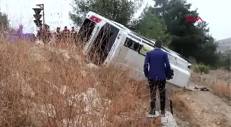 Denizli'de yolcu midibüsü devrildi: 1 ölü, 20 yaralı