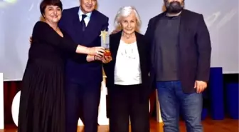 Doktorclub Awards'tan Yanınızdayız Derneği'ne özel ödül