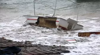 Fırtına Bodrum'u yıktı geçti