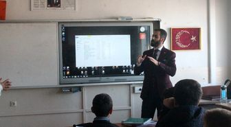 Gazeteci Çakır miniklerle buluştu
