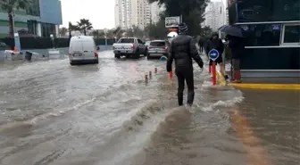 İzmir'i sağanak ve lodos vurdu