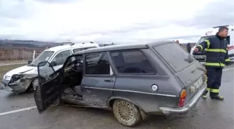 Kütahya'da otomobiller çarpıştı: 1 ölü, 2 yaralı