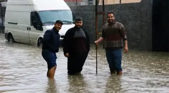 Adana'da eğitime yağmur engeli