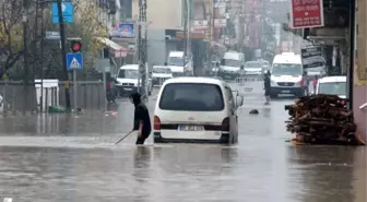 Adana'da sağanak; 4 merkez ilçede okullar tatil edildi (3)