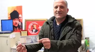 Atatürk'ün yüzüne damla gibi yansıyan basım hatalı banknotu 17 yıldır saklıyor