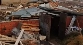 Erzincan'da şiddetli rüzgar hasara yol açtı