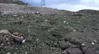 zmir'in çöpünün depolandığı Harmandalı'ndaki çatlaklar tedirgin etti