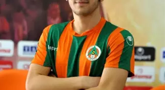 Alanyaspor'un genç yıldızı Metin Korkmaz ve İrfan Tarhan'a emanet