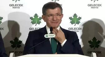 Canlı yayında konuşan Ahmet Davutoğlu'nu gıcık tuttu, konuşmakta zorlandı