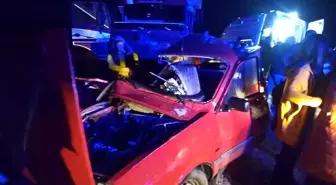 Çorum'da otomobille kamyon çarpıştı: 2 ölü