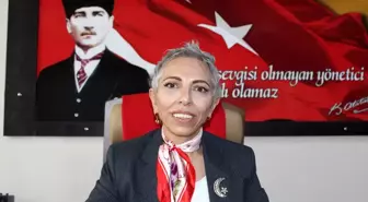 Liseliler atık malzemelerden oyuncak yaparak harçlıklarını çıkarıyor