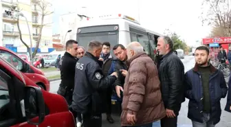 (Özel) Sakarya'da şehir merkezindeki durakta hareketli dakikalar