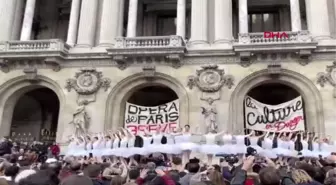 Paris operası greve kuğu gölü'yle destek verdi