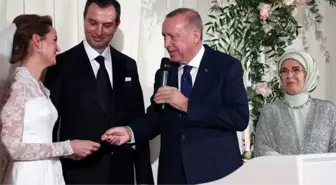 Erdoğan'ın şahitlik yaptığı Hulisi Akar'ın oğlunun nikah töreninde, dikkatlerden kaçmayan davetiye detayı