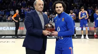 Larkin MVP ödülünü aldı