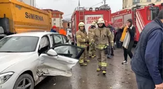 Pendik'teki kazada sıkışan sürücüyü itafiye kurtardı